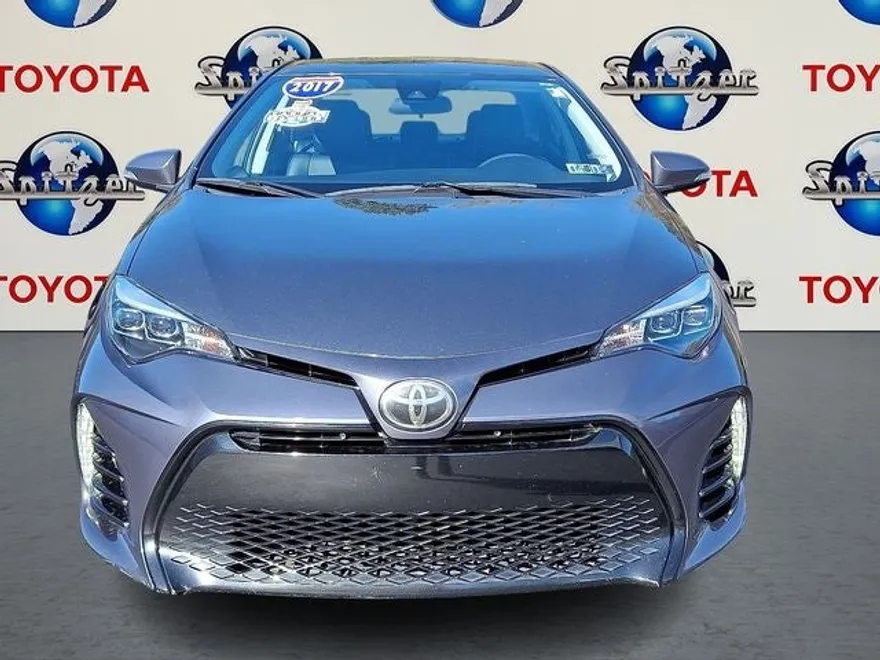 2017 Toyota Corolla SE photo 1