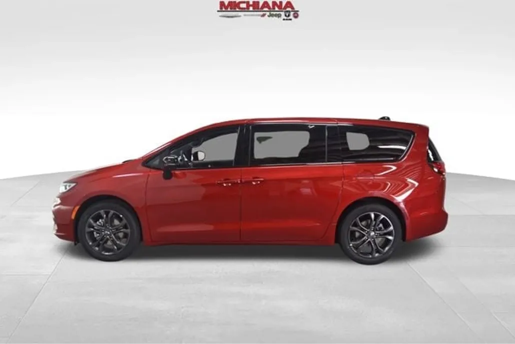 2026 Chrysler Pacifica photo 1