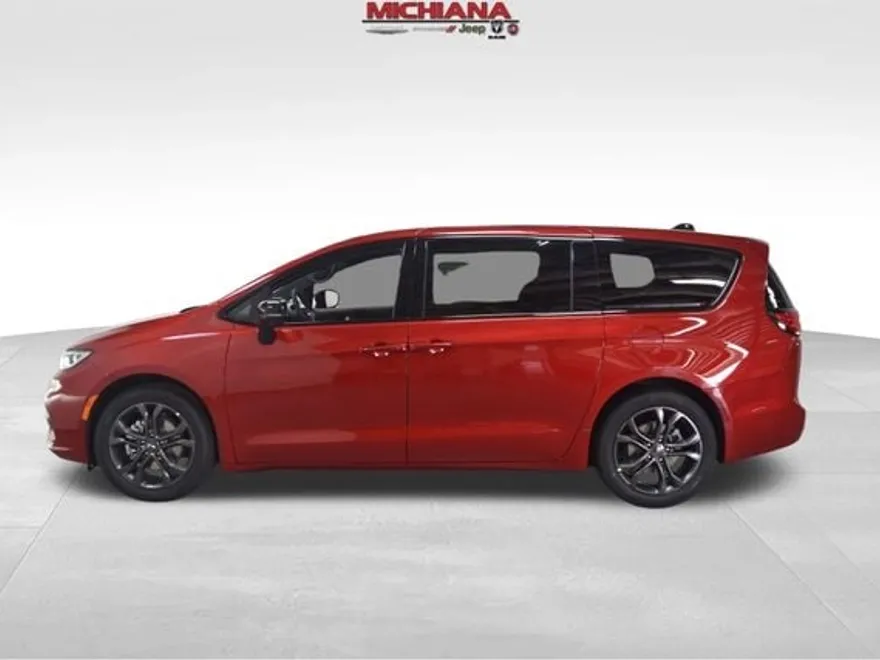 2026 Chrysler Pacifica photo 1