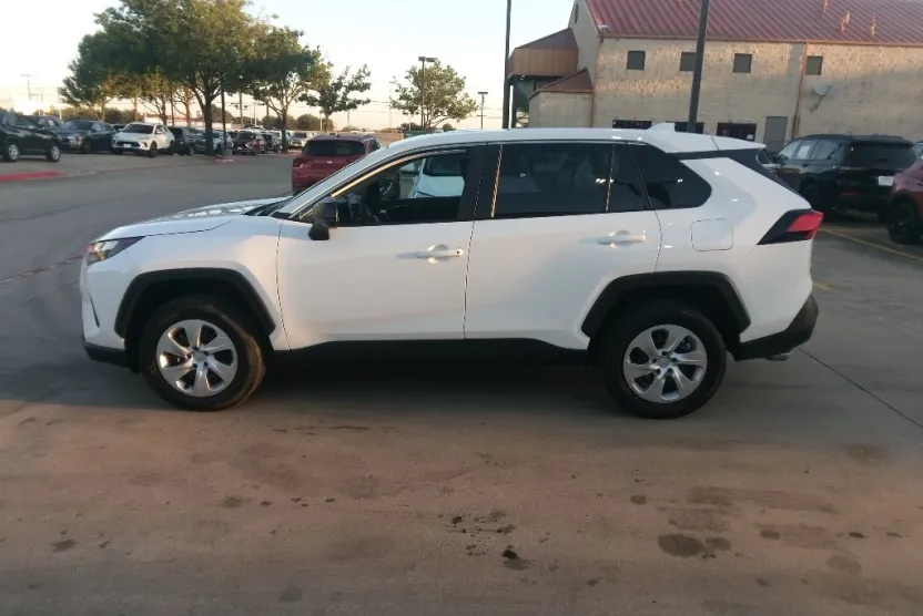 2025 Toyota RAV4 LE photo 1