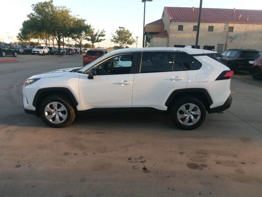 2025 Toyota RAV4 LE photo 1