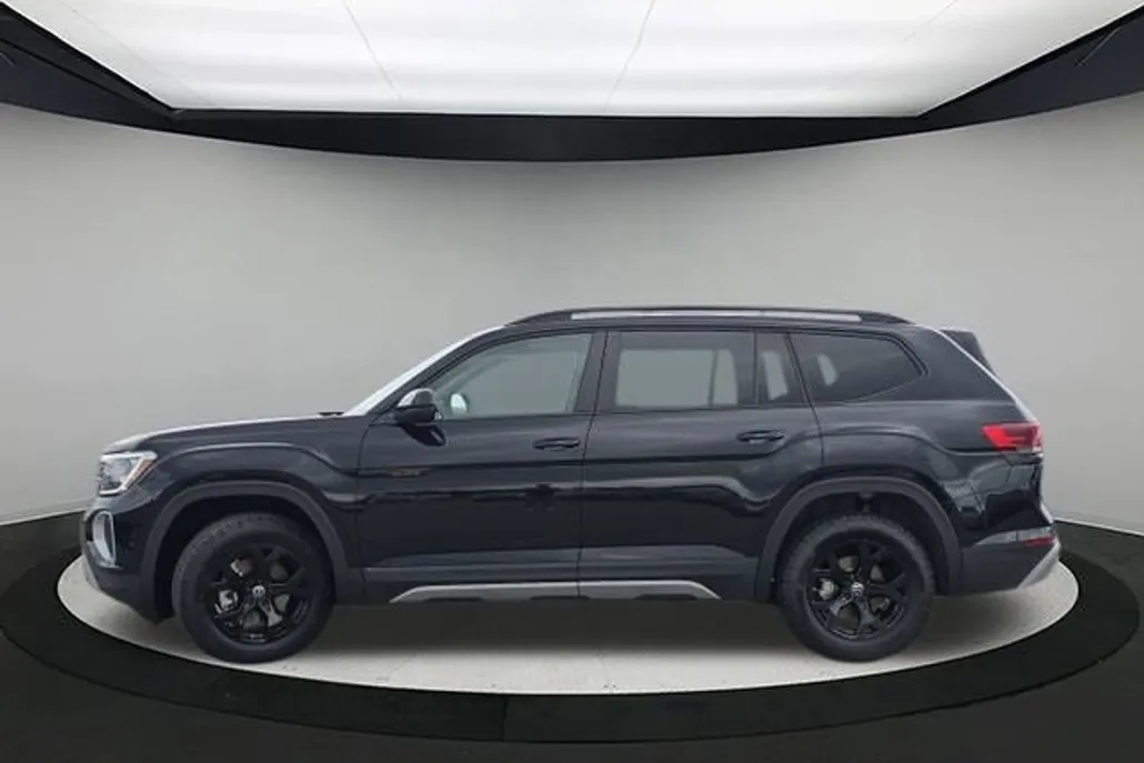 2025 Volkswagen Atlas Peak Edition SE photo 1