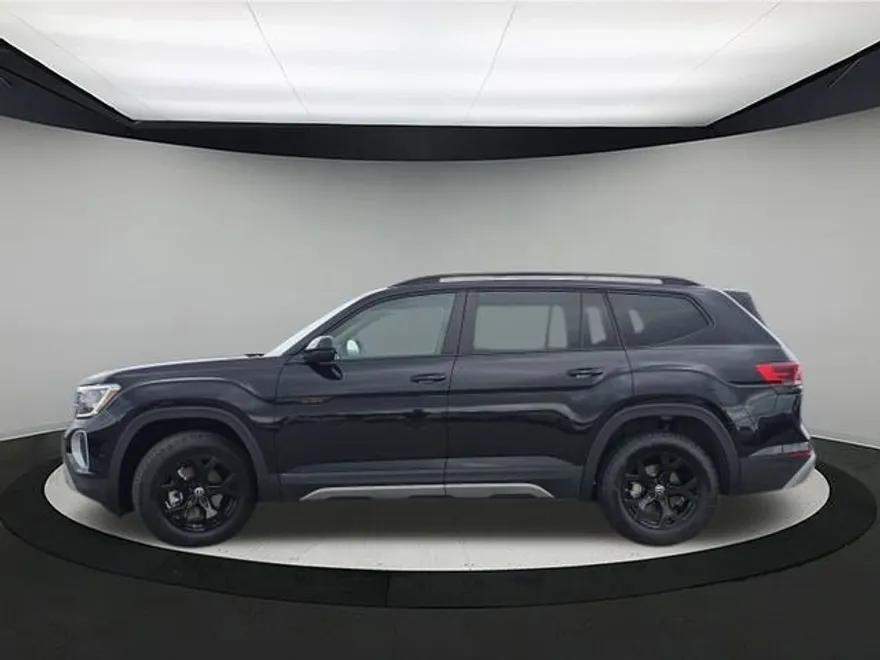 2025 Volkswagen Atlas Peak Edition SE photo 1