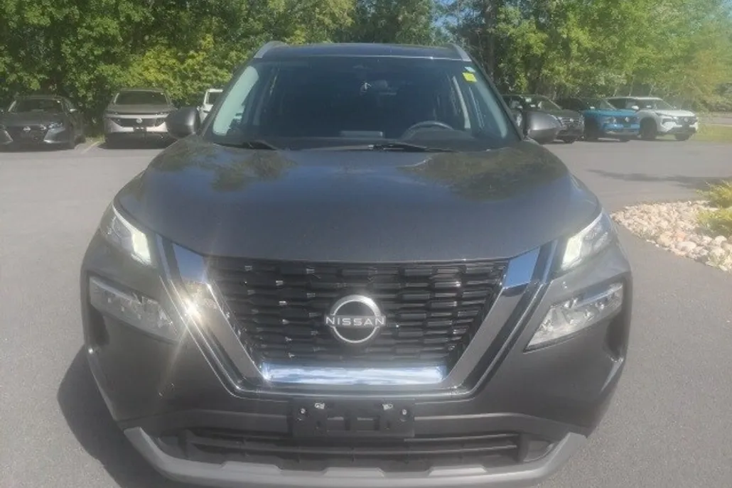 2023 Nissan Rogue SV photo 1