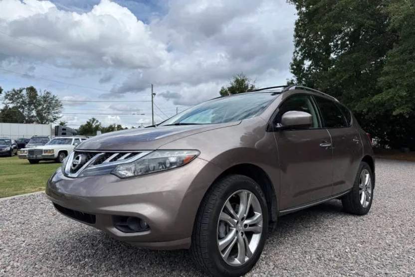 2011 Nissan Murano LE photo 1