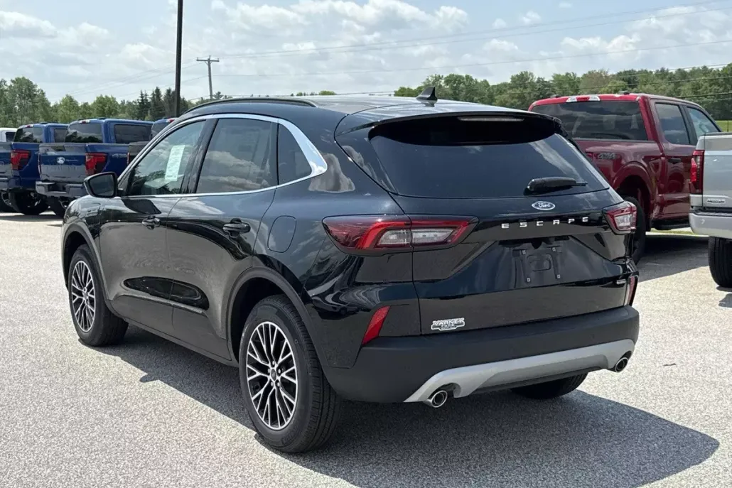 2025 Ford Escape photo 1