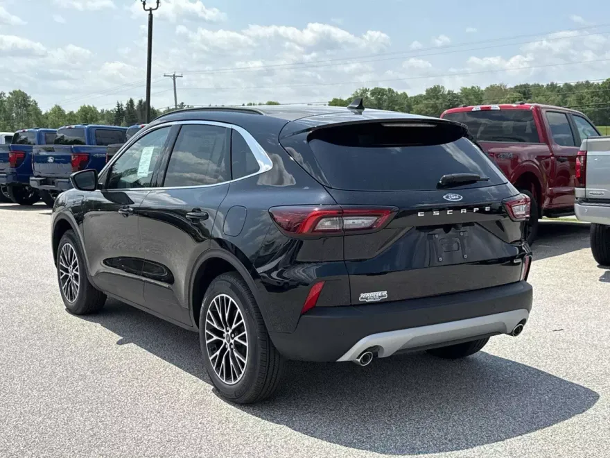 2025 Ford Escape photo 1