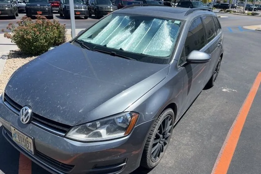 2017 Volkswagen Golf SportWagen SE photo 1