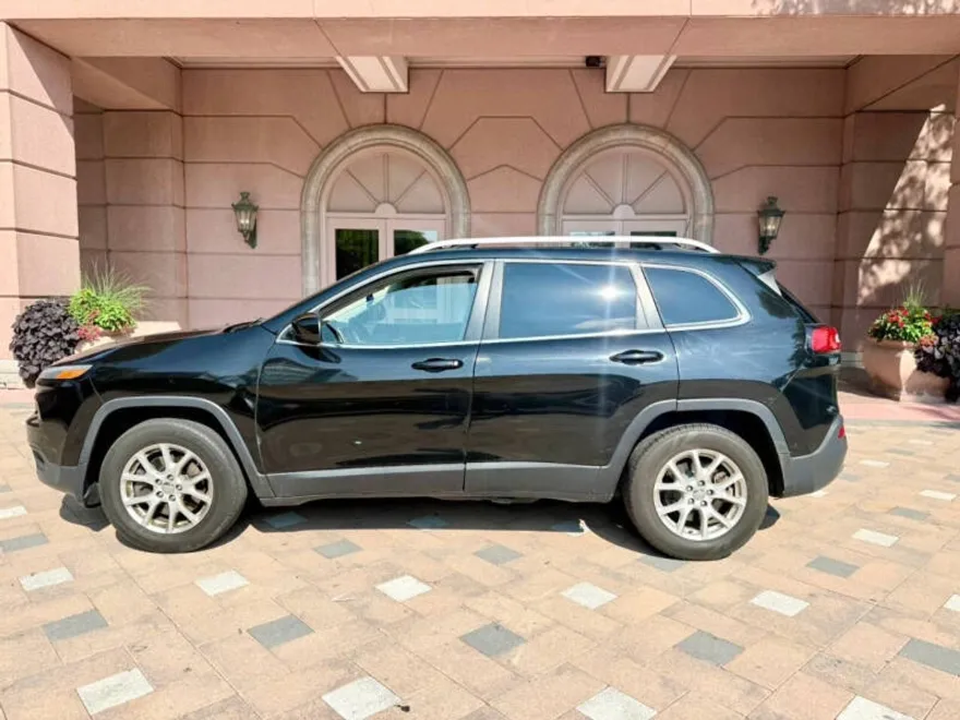 2017 Jeep Cherokee Latitude photo 1