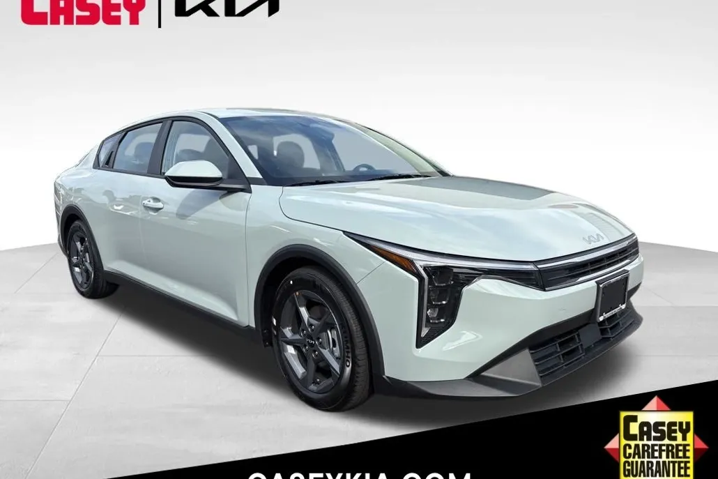 2025 Kia K4 LXS photo 1