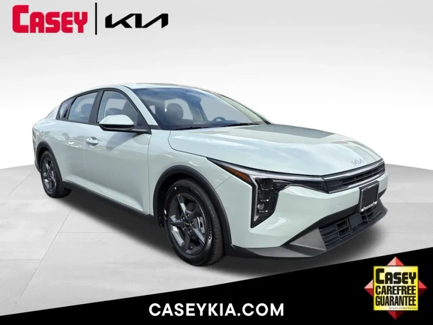 2025 Kia K4 LXS photo 1