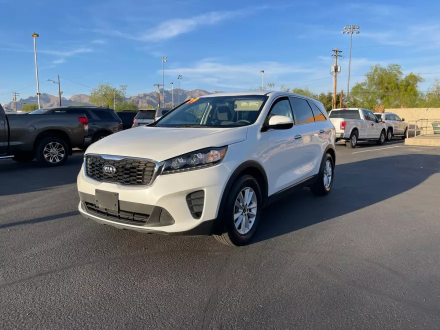 2019 Kia Sorento LX photo 1