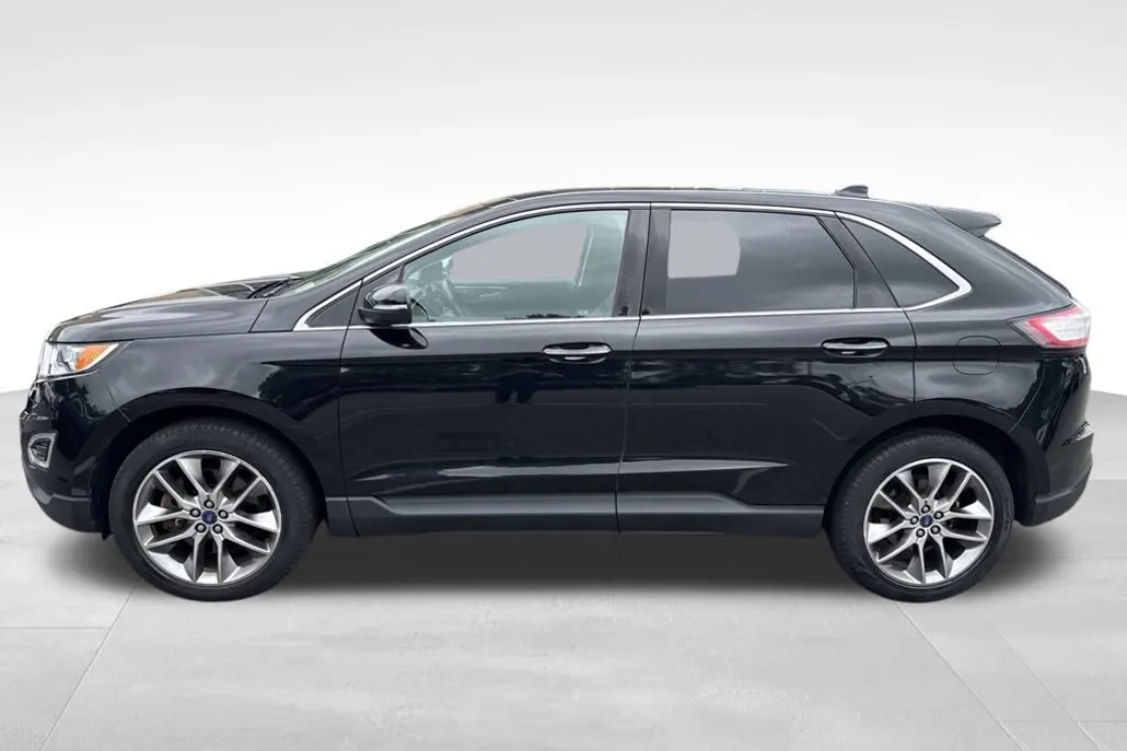 2016 Ford Edge Titanium photo 1