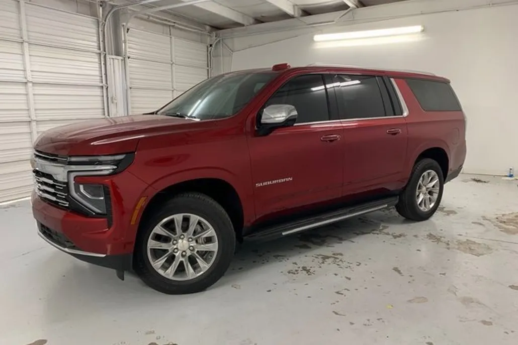 2025 Chevrolet Suburban Premier photo 1