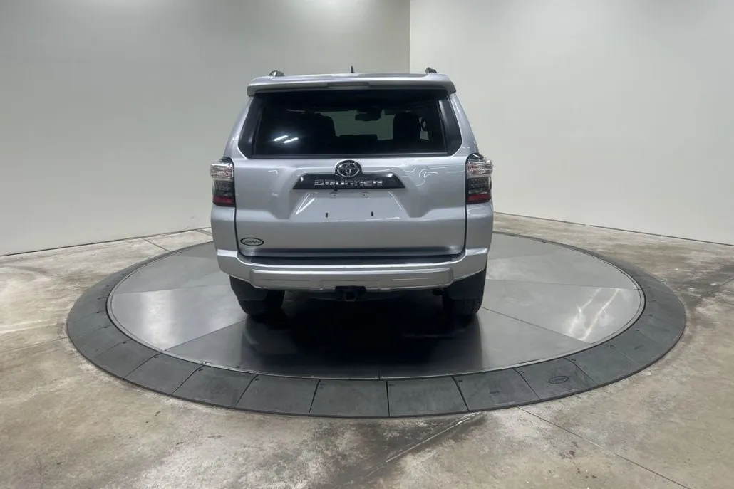 2024 Toyota 4Runner TRD Off-Road Premium photo 1
