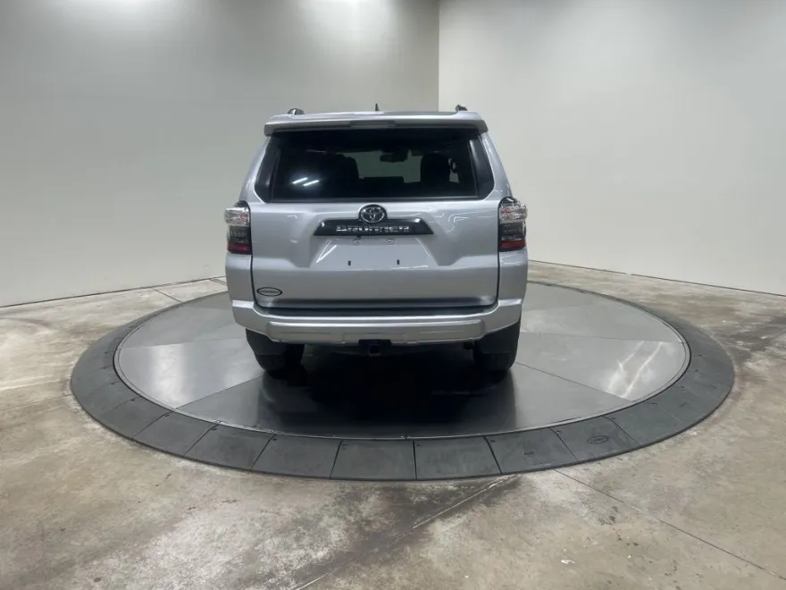 2024 Toyota 4Runner TRD Off-Road Premium photo 1