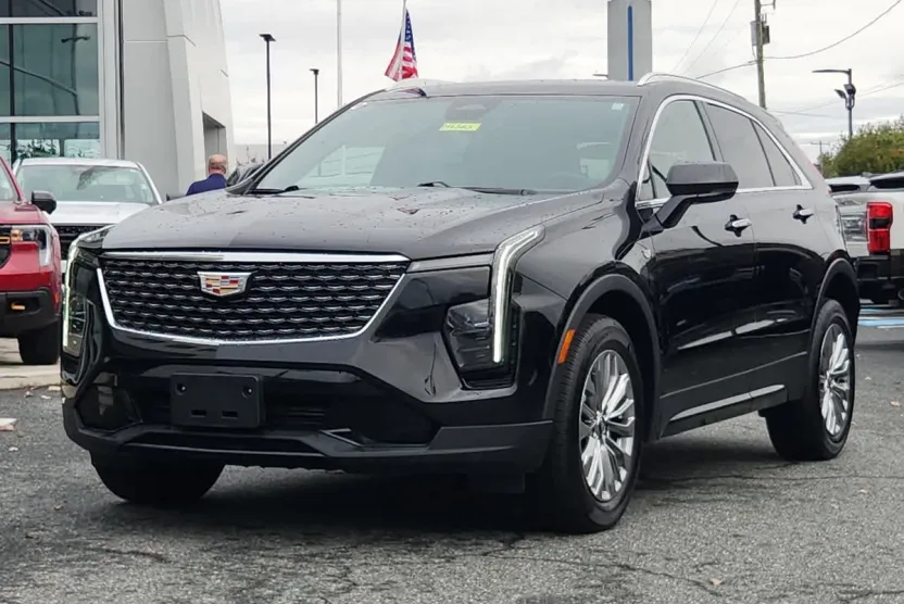 2024 Cadillac XT4 Premium Luxury photo 1