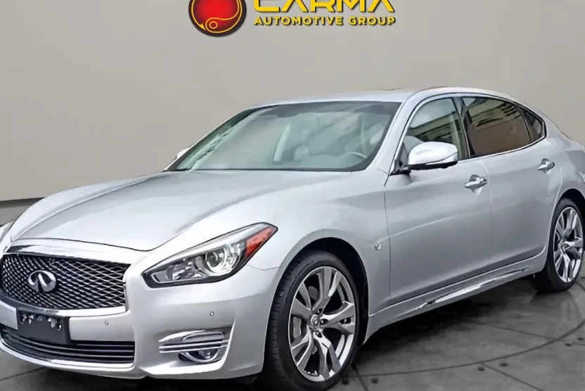 2017 Infiniti Q70L 3.7 photo 1