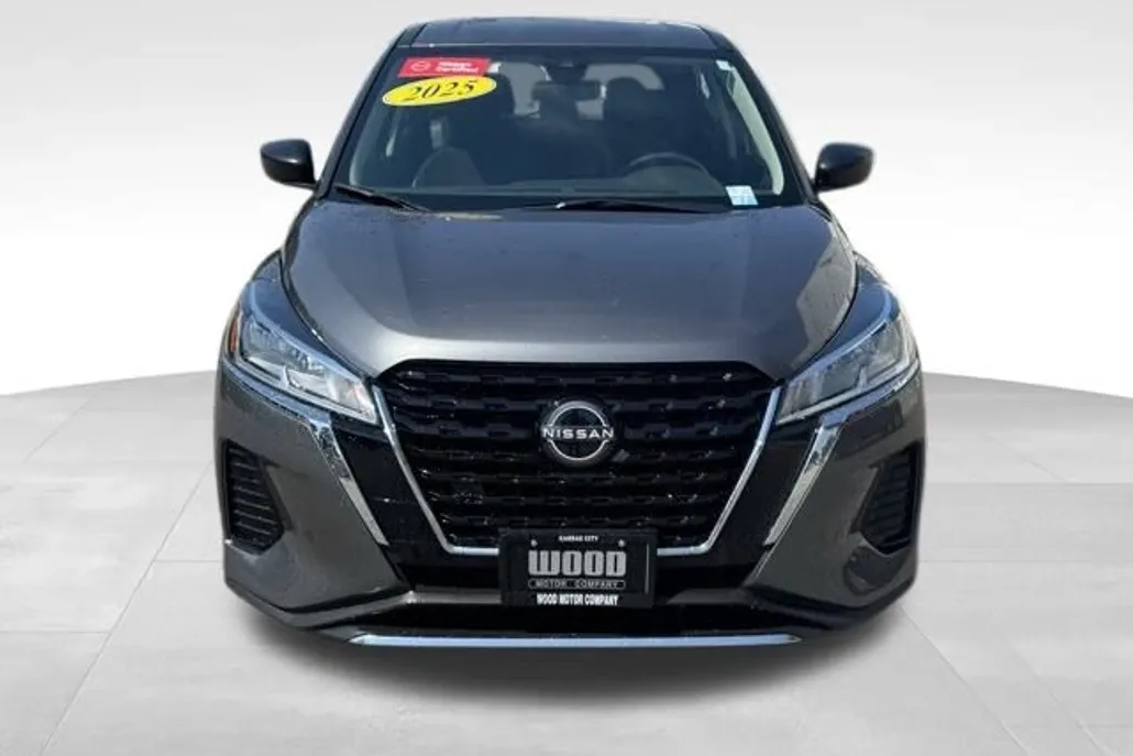 2025 Nissan Kicks Play S photo 1
