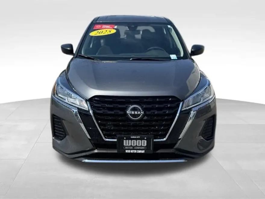 2025 Nissan Kicks Play S photo 1