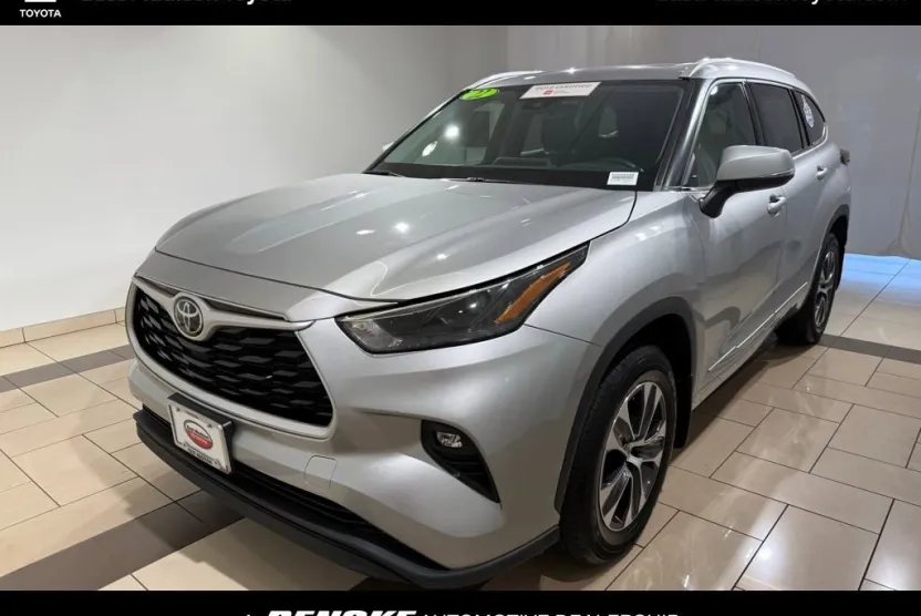 2022 Toyota Highlander XLE photo 1