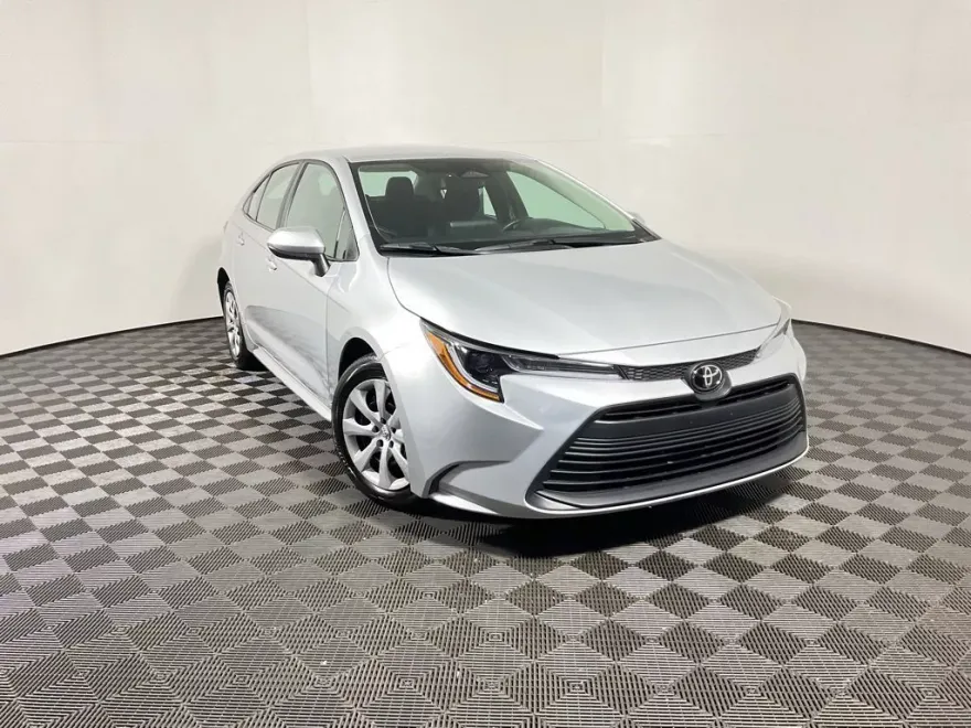 2024 Toyota Corolla LE photo 1