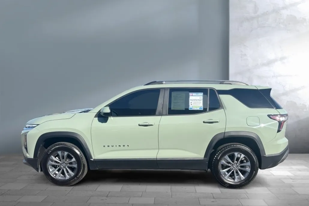 2025 Chevrolet Equinox LT photo 1