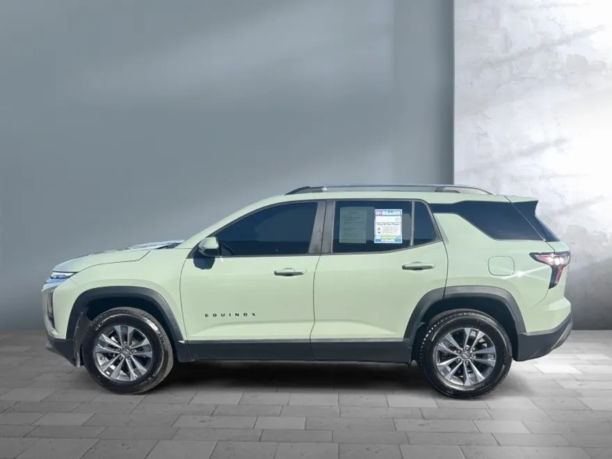 2025 Chevrolet Equinox LT photo 1