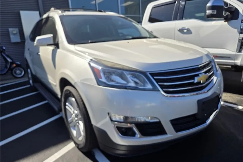 2014 Chevrolet Traverse 1LT photo 1