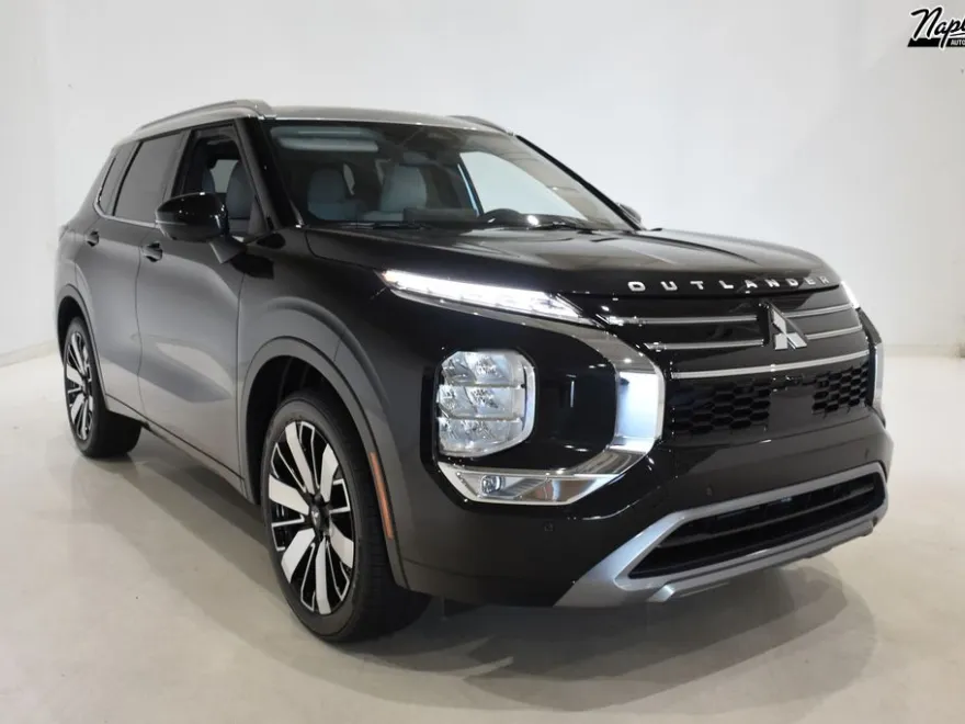 2025 Mitsubishi Outlander Platinum photo 1