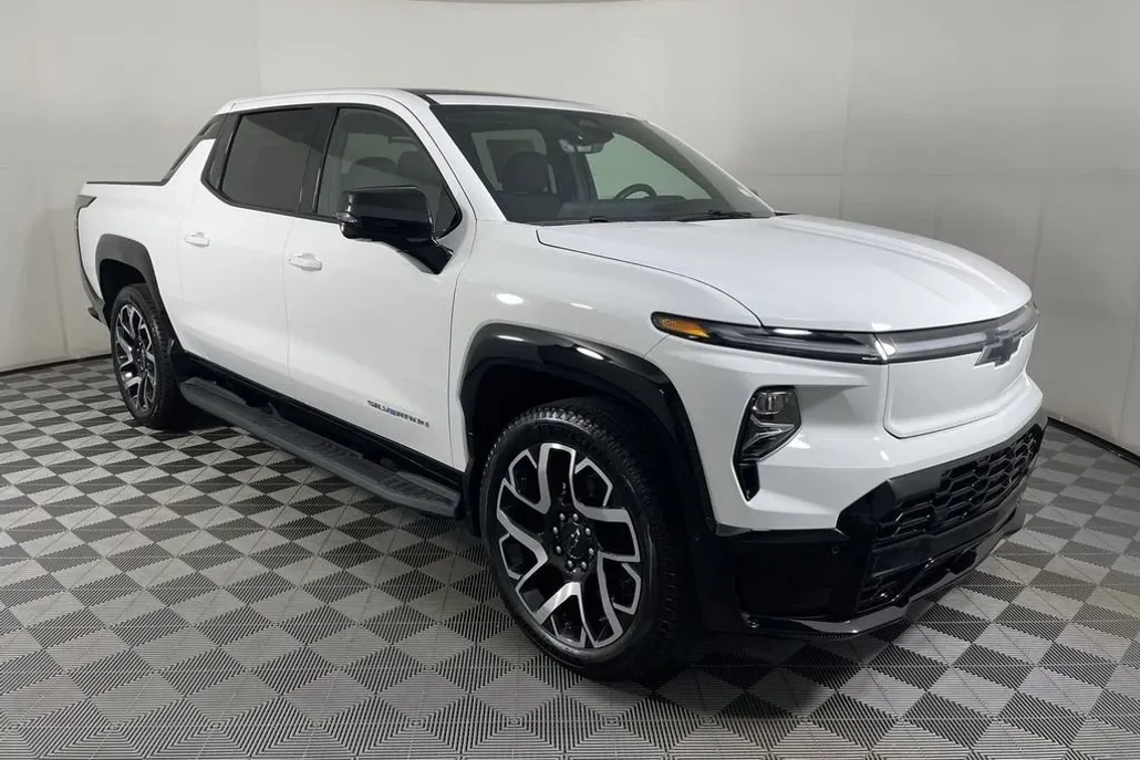 2025 Chevrolet Silverado EV RST photo 1