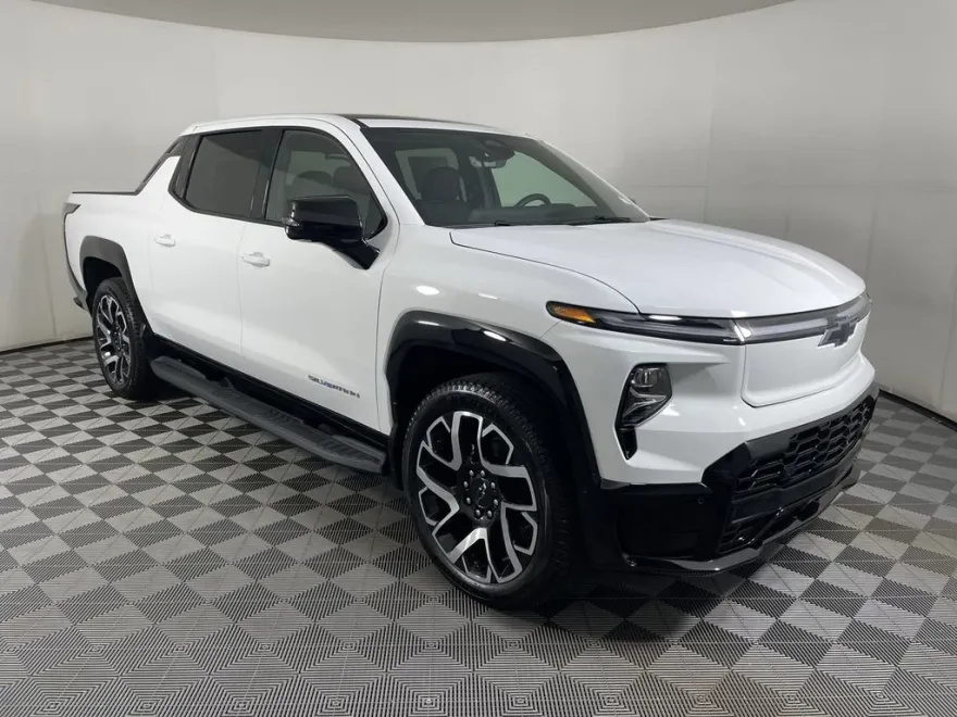 2025 Chevrolet Silverado EV RST photo 1