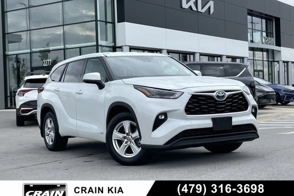 2022 Toyota Highlander Hybrid LE photo 1