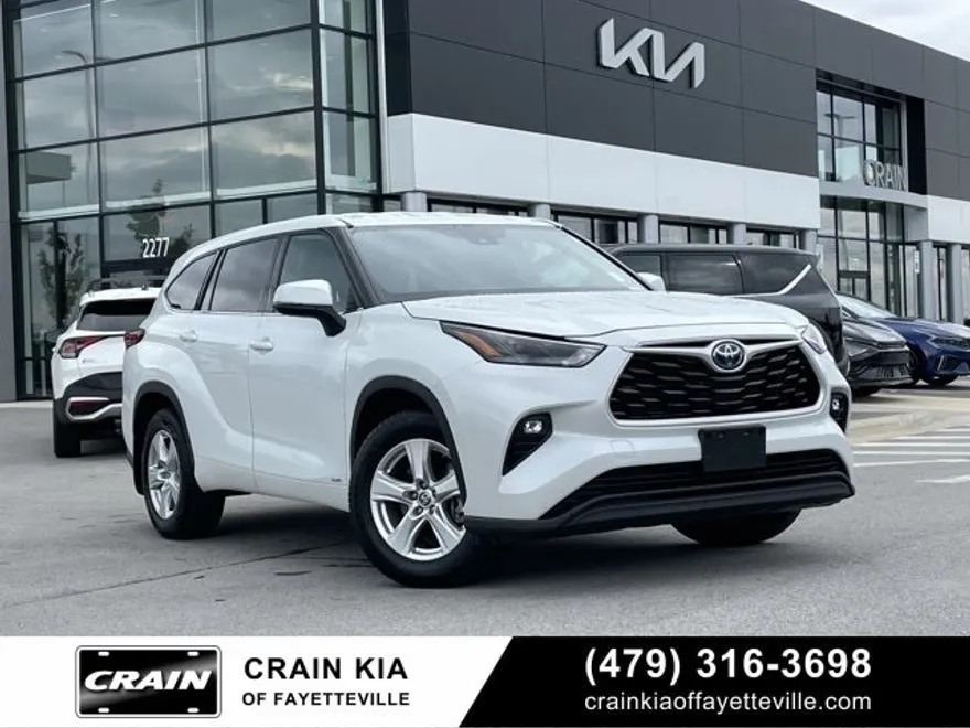 2022 Toyota Highlander Hybrid LE photo 1