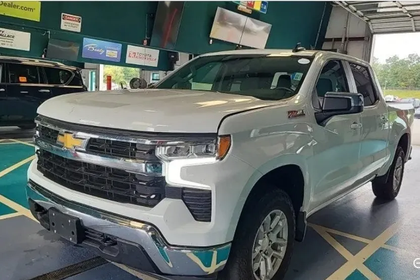 2023 Chevrolet Silverado 1500 LT1 photo 1