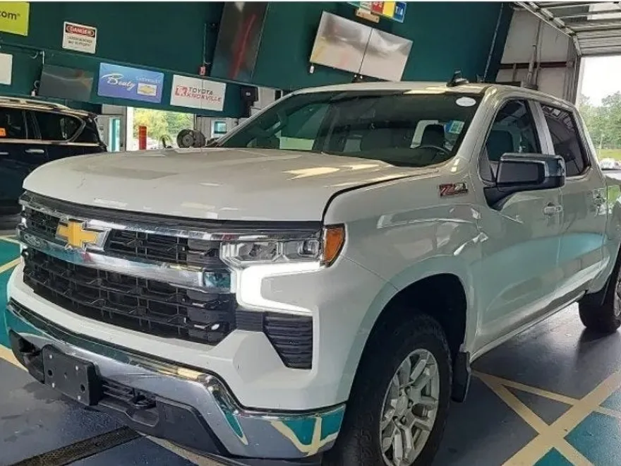 2023 Chevrolet Silverado 1500 LT1 photo 1