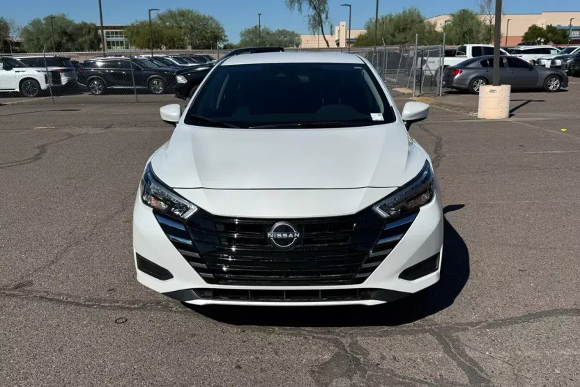 2025 Nissan Versa 1.6 SV photo 1