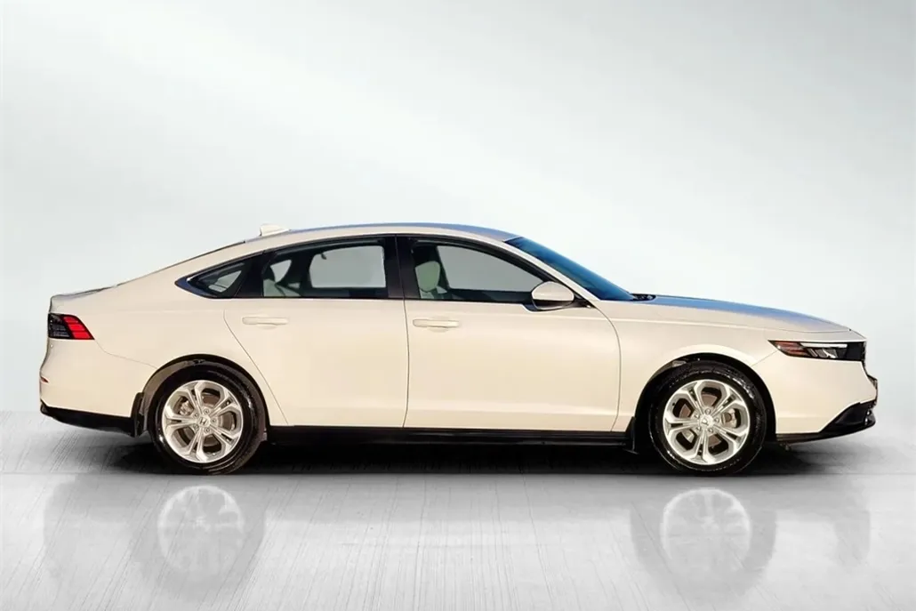 2024 Honda Accord LX photo 1