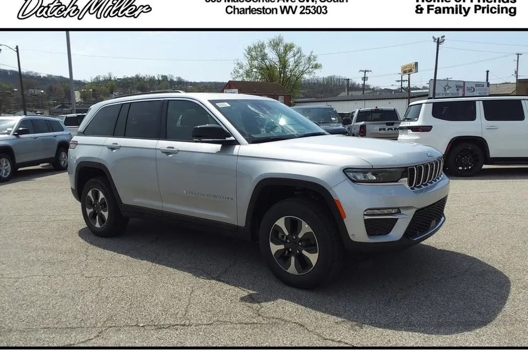 2025 Jeep Cherokee 4xe photo 1