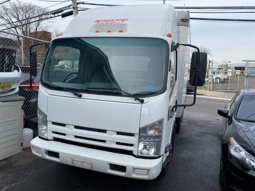 2013 Isuzu NPR photo 1