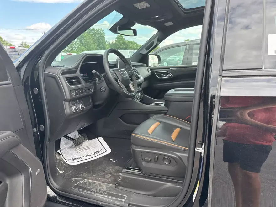 2024 Gmc Yukon XL AT4 photo 1