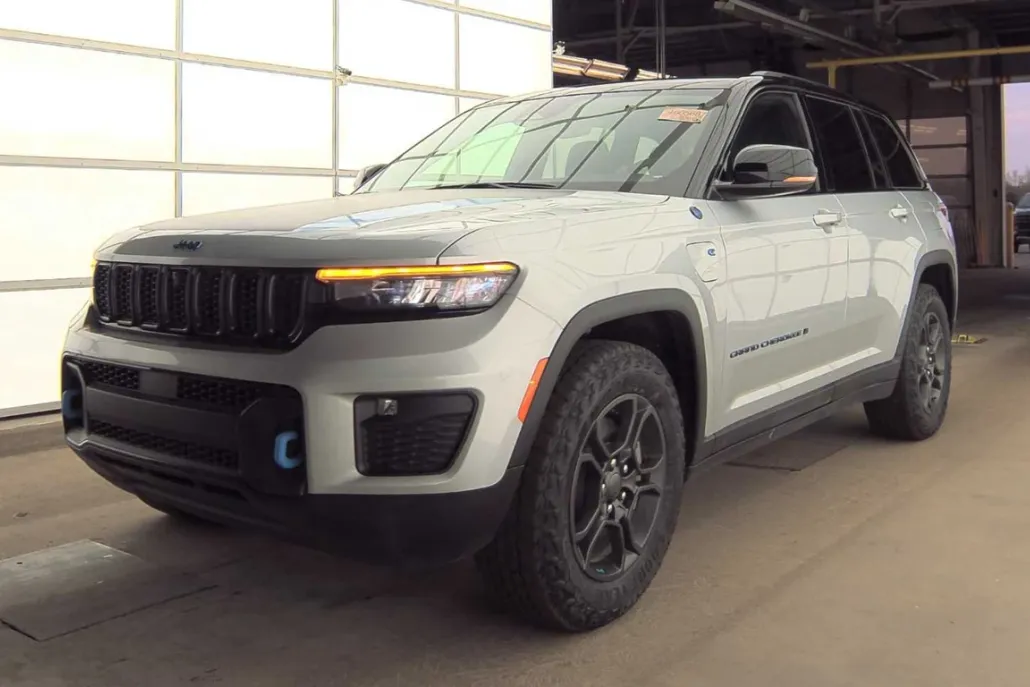 2024 Jeep Cherokee 4xe Trailhawk photo 1