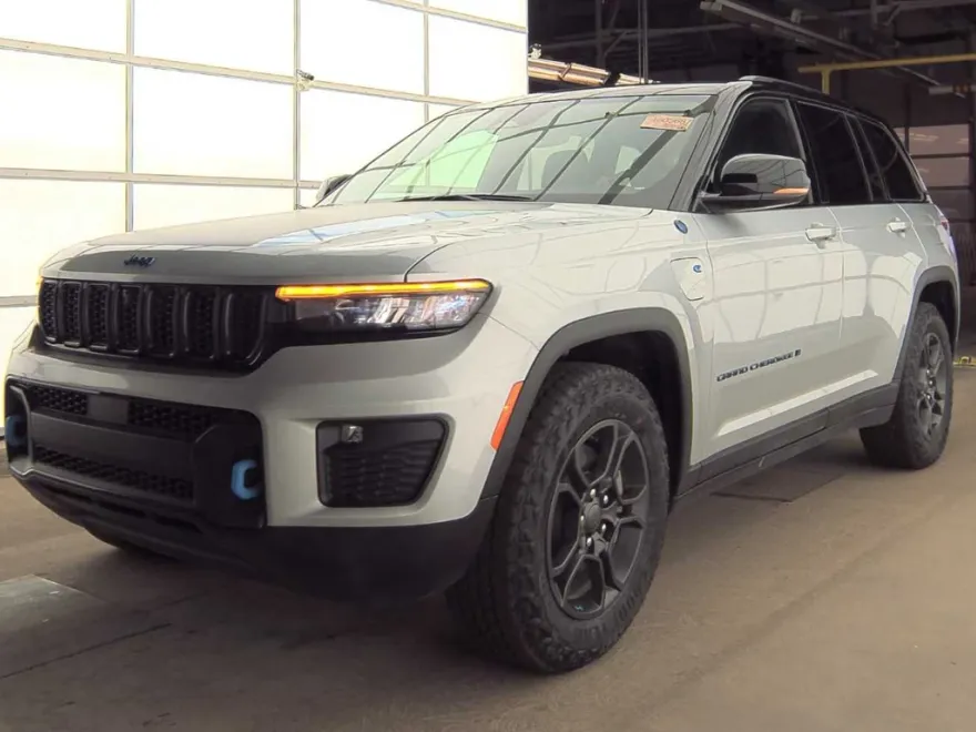 2024 Jeep Cherokee 4xe Trailhawk photo 1