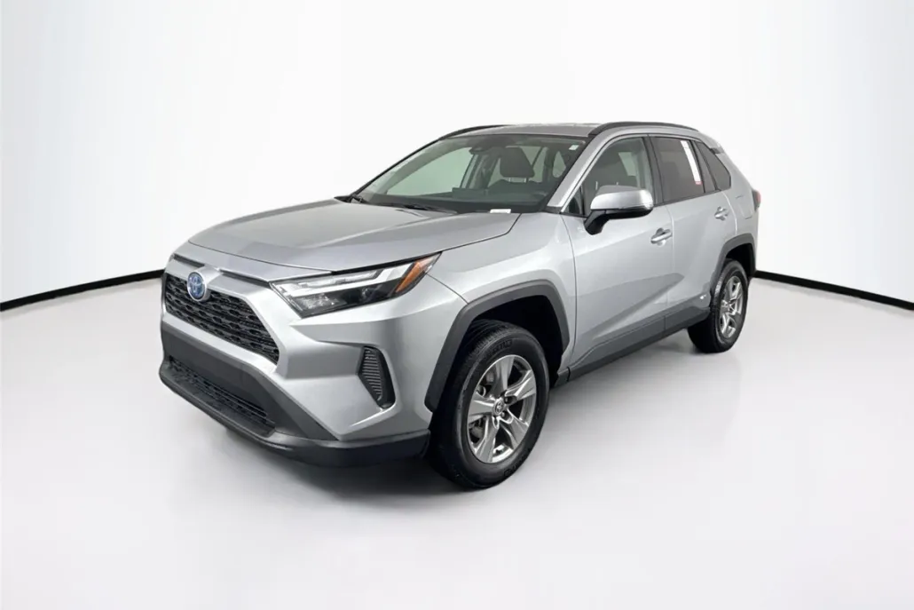 2024 Toyota RAV4 Hybrid XLE photo 1