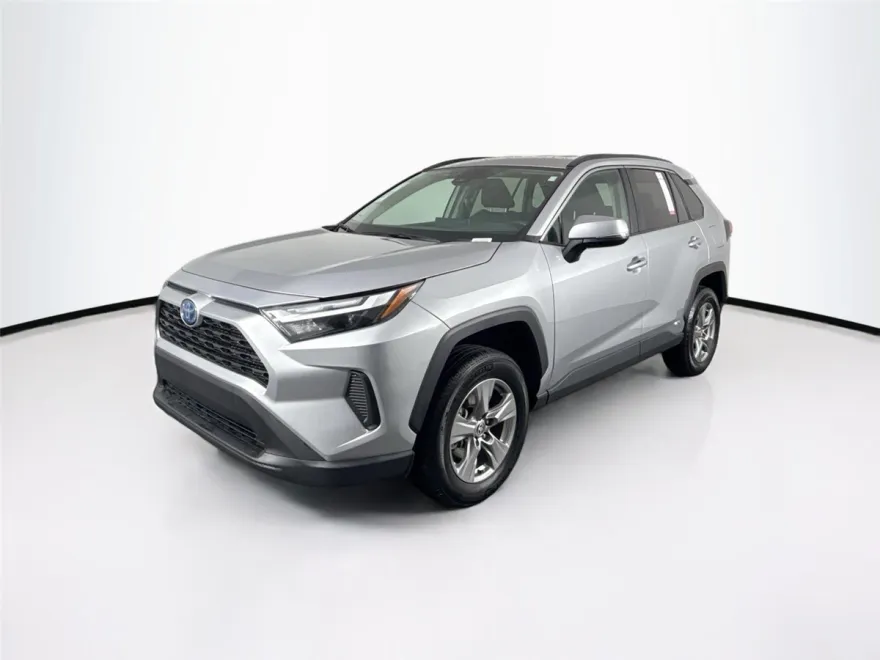 2024 Toyota RAV4 Hybrid XLE photo 1