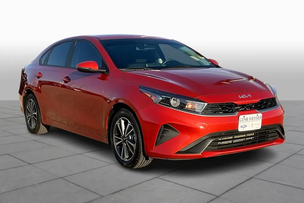 2023 Kia Forte LXS photo 1