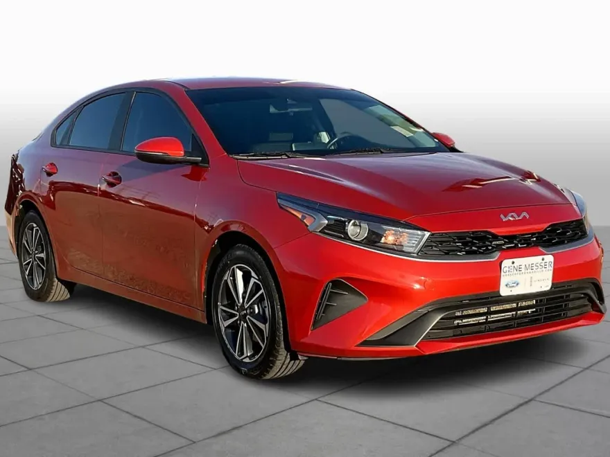 2023 Kia Forte LXS photo 1