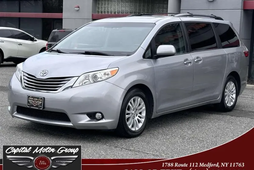 2017 Toyota Sienna Limited XLE Premium photo 1