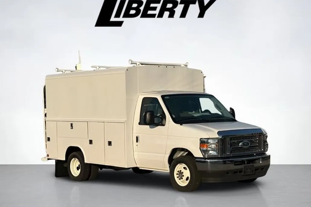 2025 Ford E-350 Base photo 1