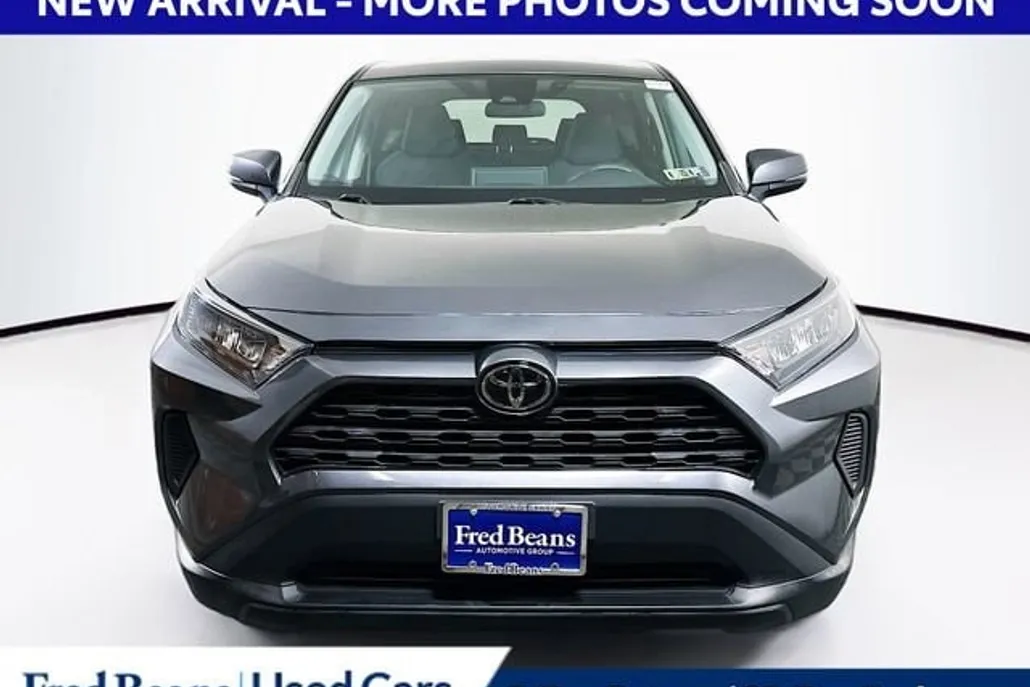 2022 Toyota RAV4 LE photo 1